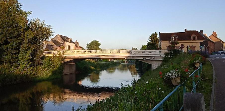 Aux 10 Ponts - Gite Aux Abords Du Fleuve La Somme - La Mer A 30 Min - La Nuit Pour 6 Voyageurs Exterior foto